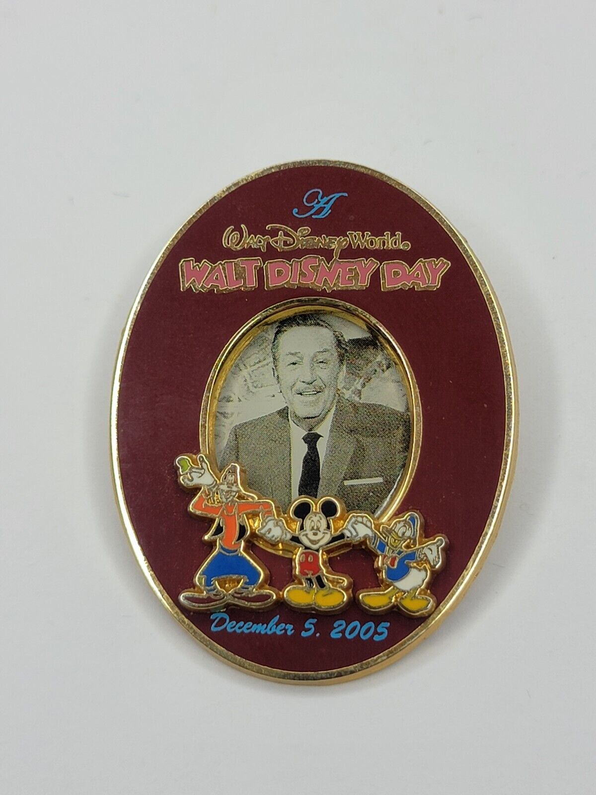 2005 Limited Edition Walt Disney Day Pin, Dec 5th, World, Mickey Donald Goofy