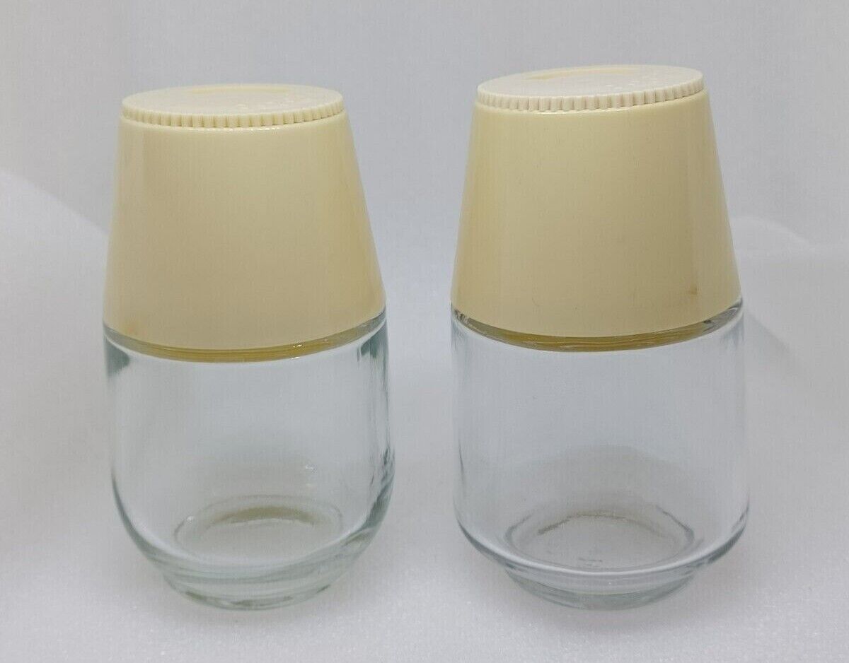 Vintage Gemco Clear Glass w Plastic Twist Lids Salt & Pepper Shakers 