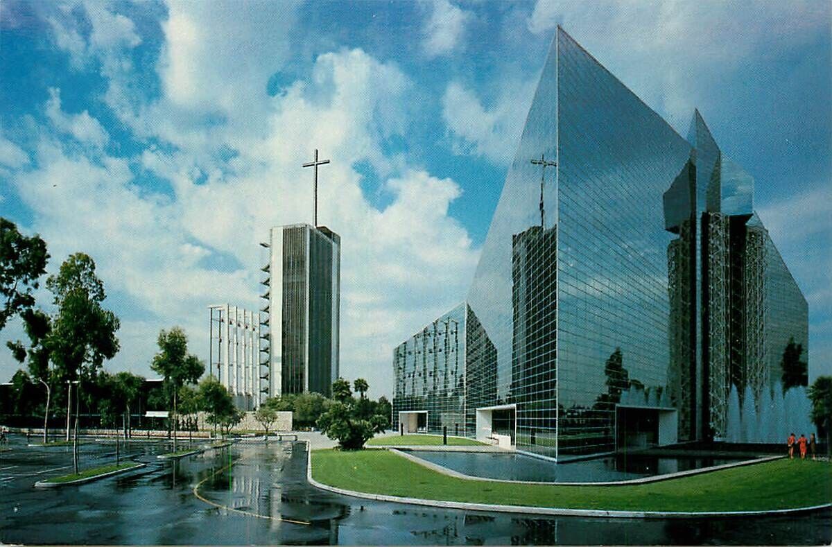 Postcard Garden Grove, California - Crystal Cathedral - Entire Campus View
