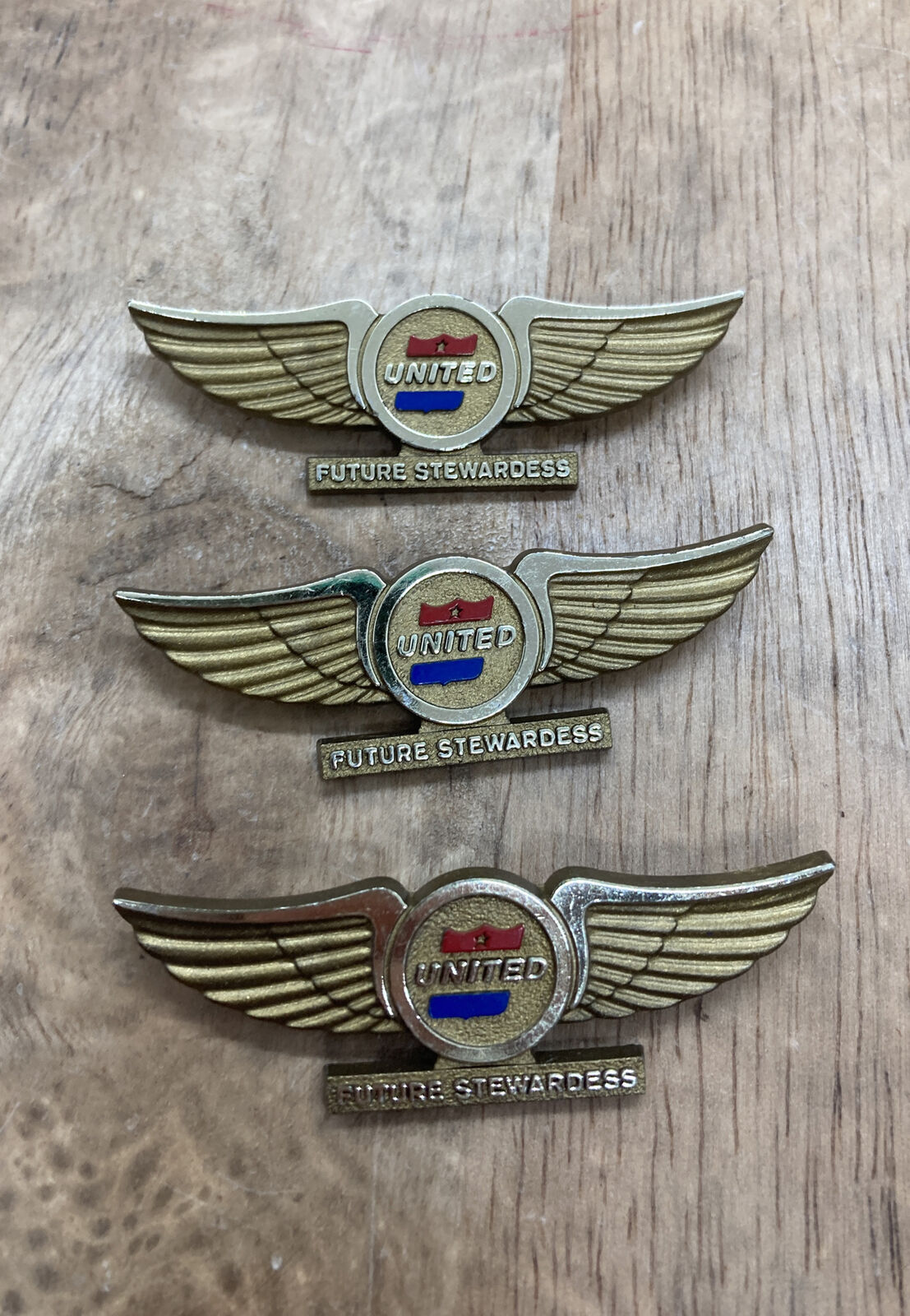 “Future Stewardess” AdvertisinWings Pin Gold Tone Plastic United Airlines / (3)