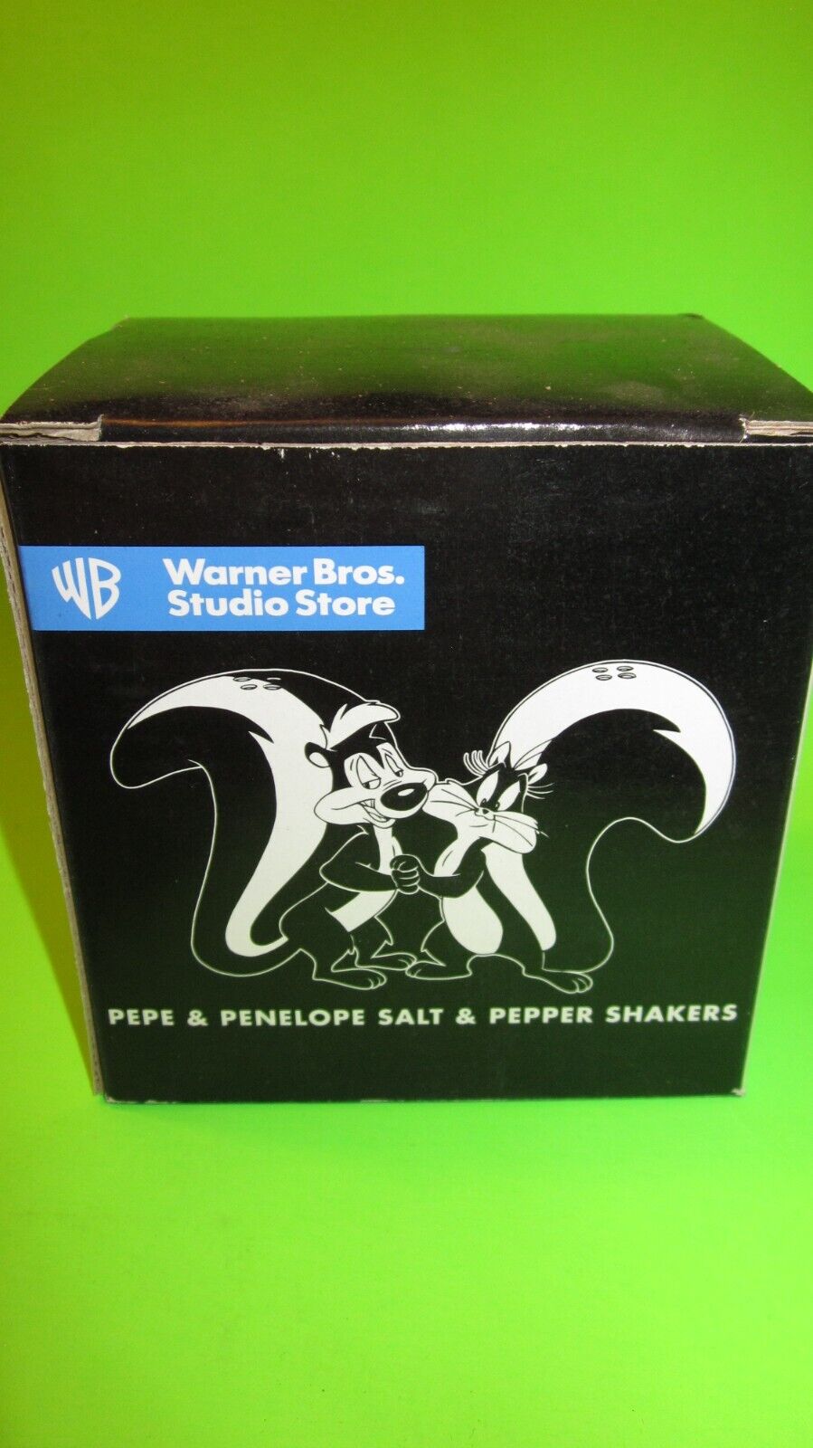 Warner Brothers Looney Tunes Pepe Le Pew Penelope Cat Salt & Pepper Shaker Set
