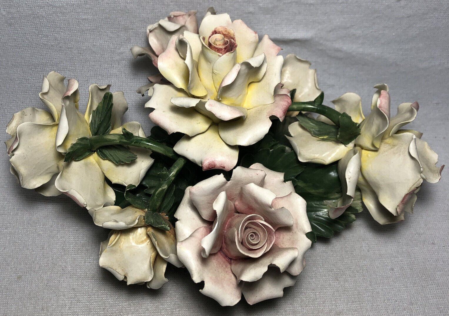 11” x 6.5” Vtg Capodimonte Visconti Mollica Pastel Flowers Centerpiece Sculpture