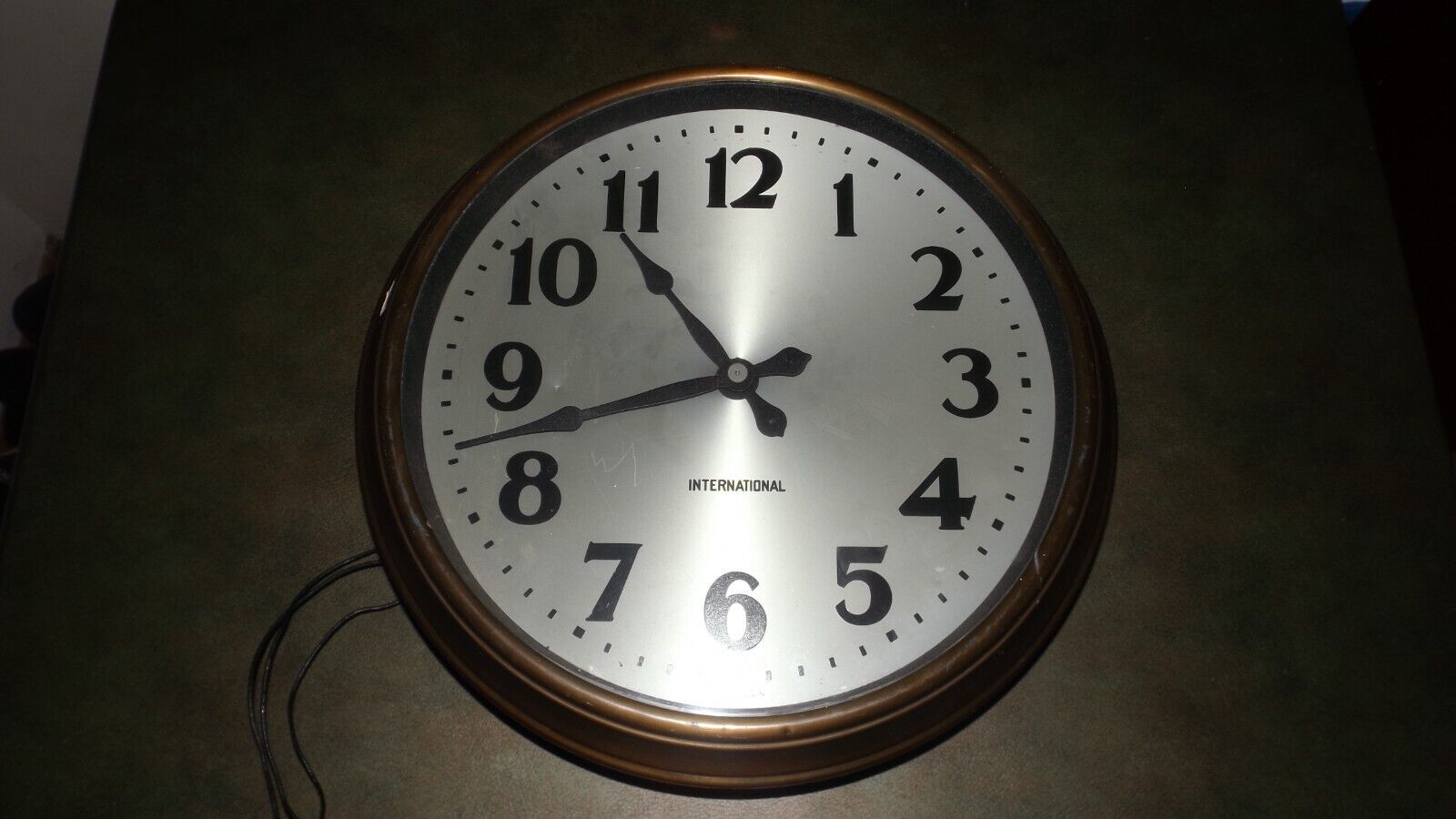 Vintage 1939 International Slave Clock 12\