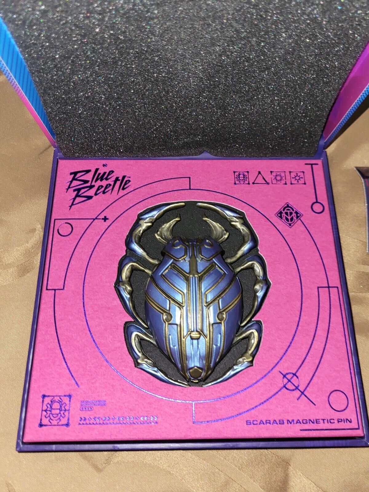 Collectible DC Blue Beetle Scarab Magnetic Pin Exclusive 3955/8000 RARE/NEW