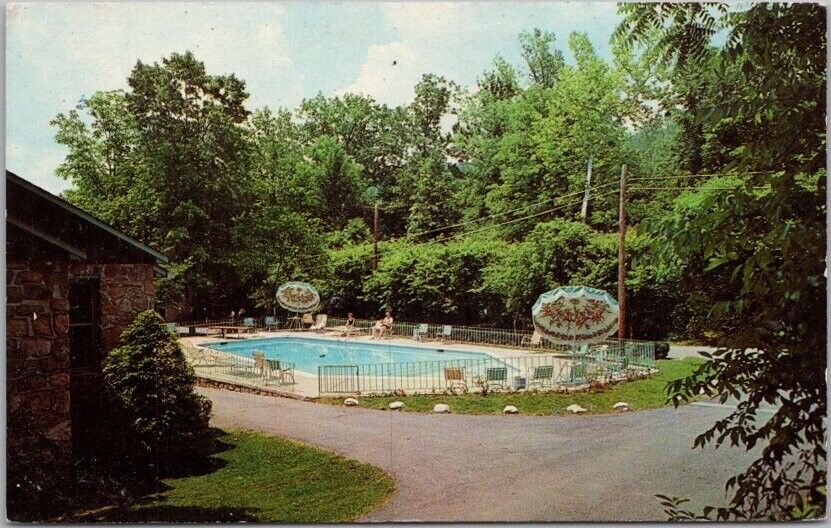 c1960s Gatlinburg, Tennessee Postcard ROARING FORK COURT Pool View / Unused