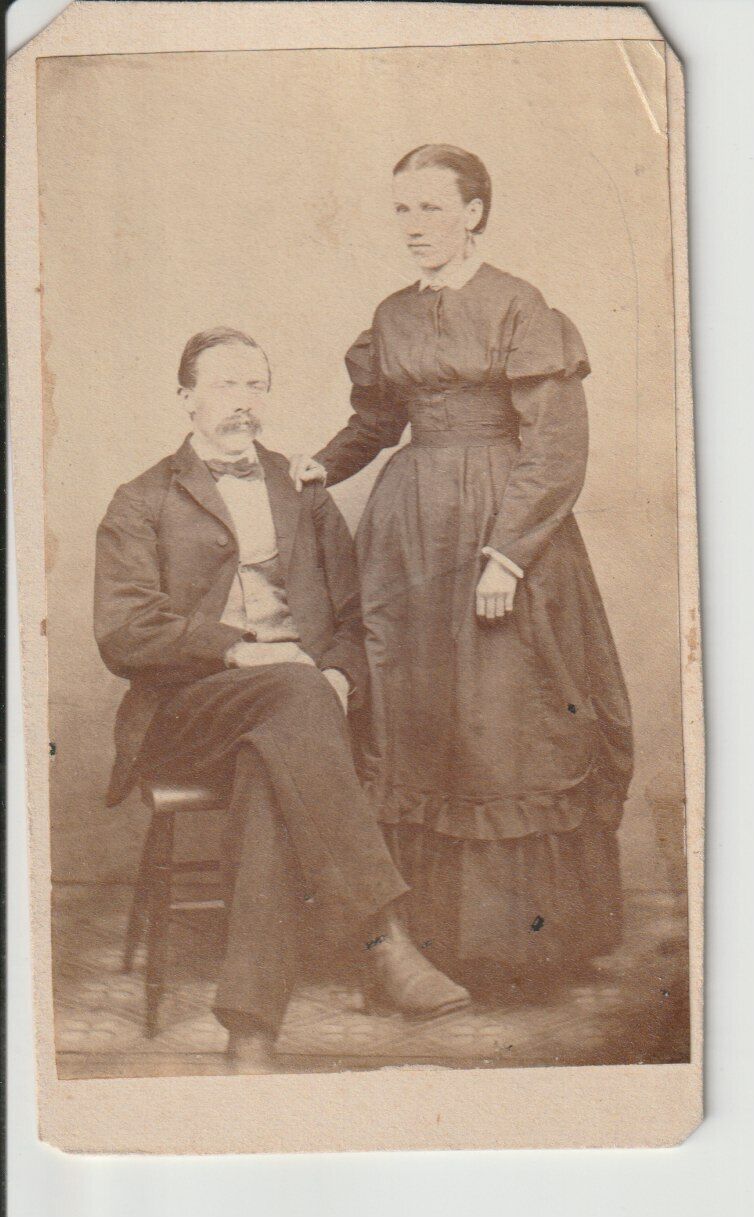 CDV 1860\'s era Couple Man Lady United States photo studio Civil War Era /Post CW