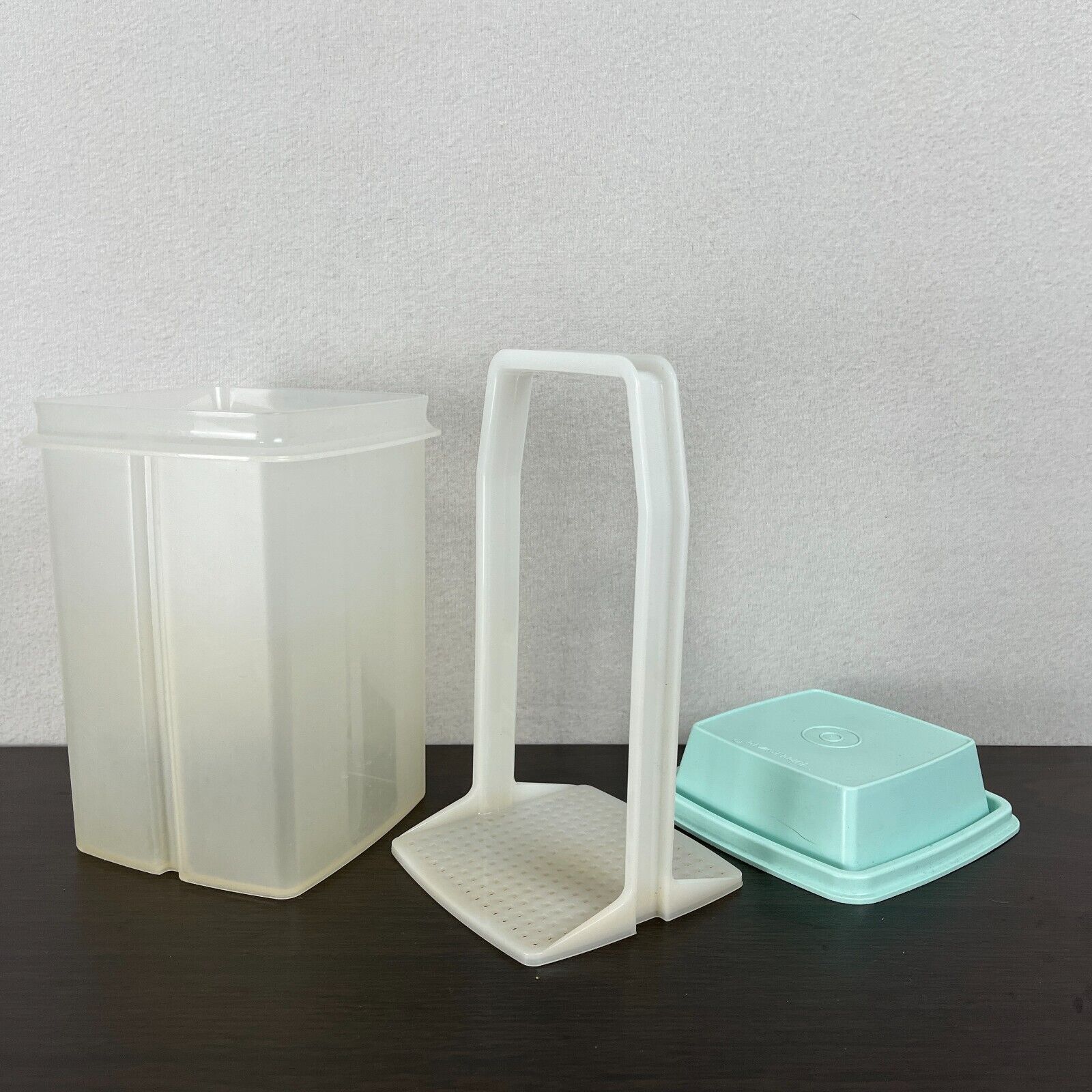 Vintage Tupperware Pick A Deli Pickle Keeper Light Blue 1560-1 Great Condition 