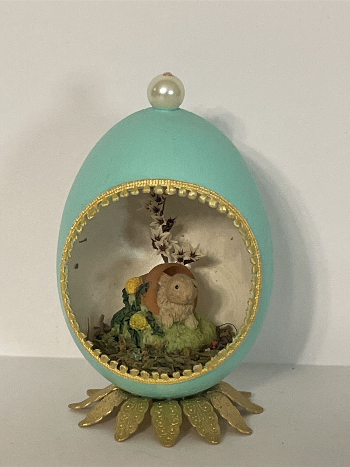 Elegant Egg Hand Cut Diorama With Bunny Rabbit In Flower Pot Green Egg Vintage 