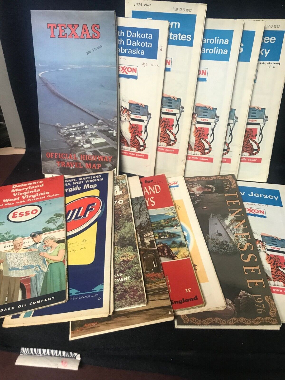 Lot of 14 1950-1980\'s Vintage USA Road Maps Esso, Gulf, etc.