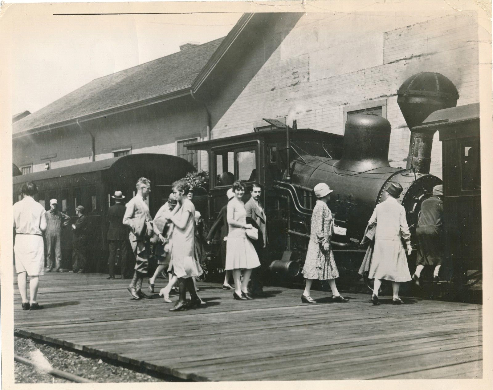Antique Press Photo 8x10  - Boston & Maine RR, Train at Mount Washington 1929