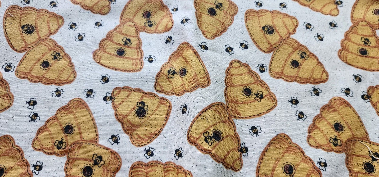Vintage Fabric * Bee Hive * 100% cotton - 44