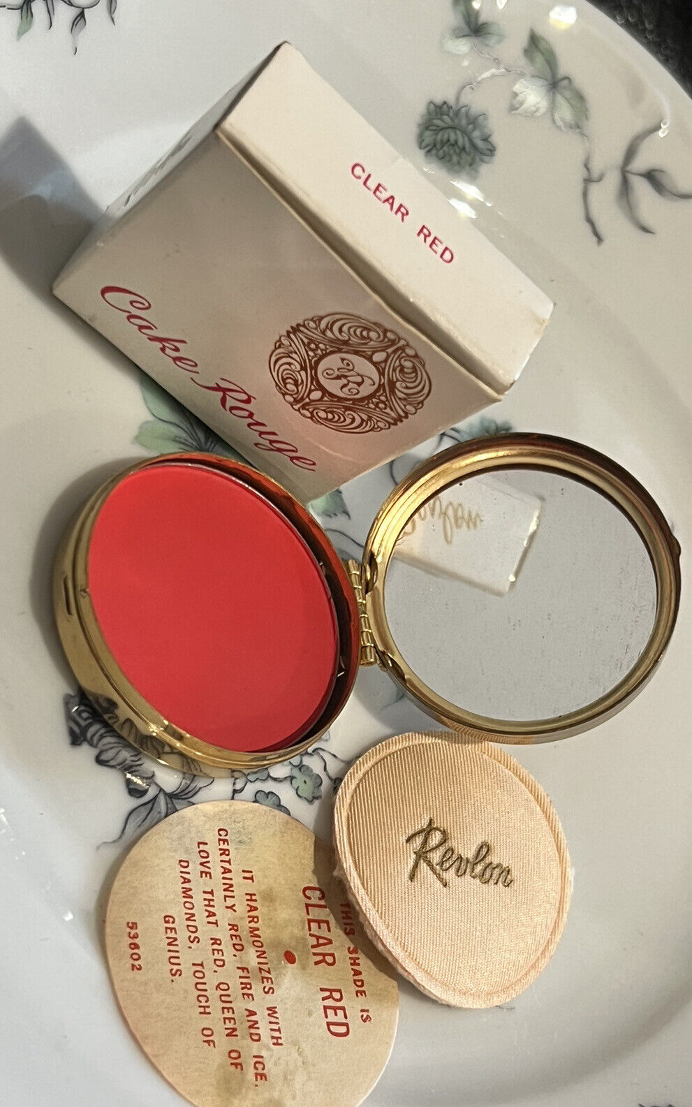 VINTAGE REVLON GOLD METAL MIRRORED COMPACT CAKE ROUGE MAKE UP  CLEAR RED   NIB