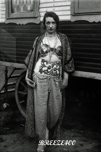 CIRCUS CARNIVAL Photo/Vintage/Early 1900's CIRCUS BELLY DANCER/4x6 B&W Reprint