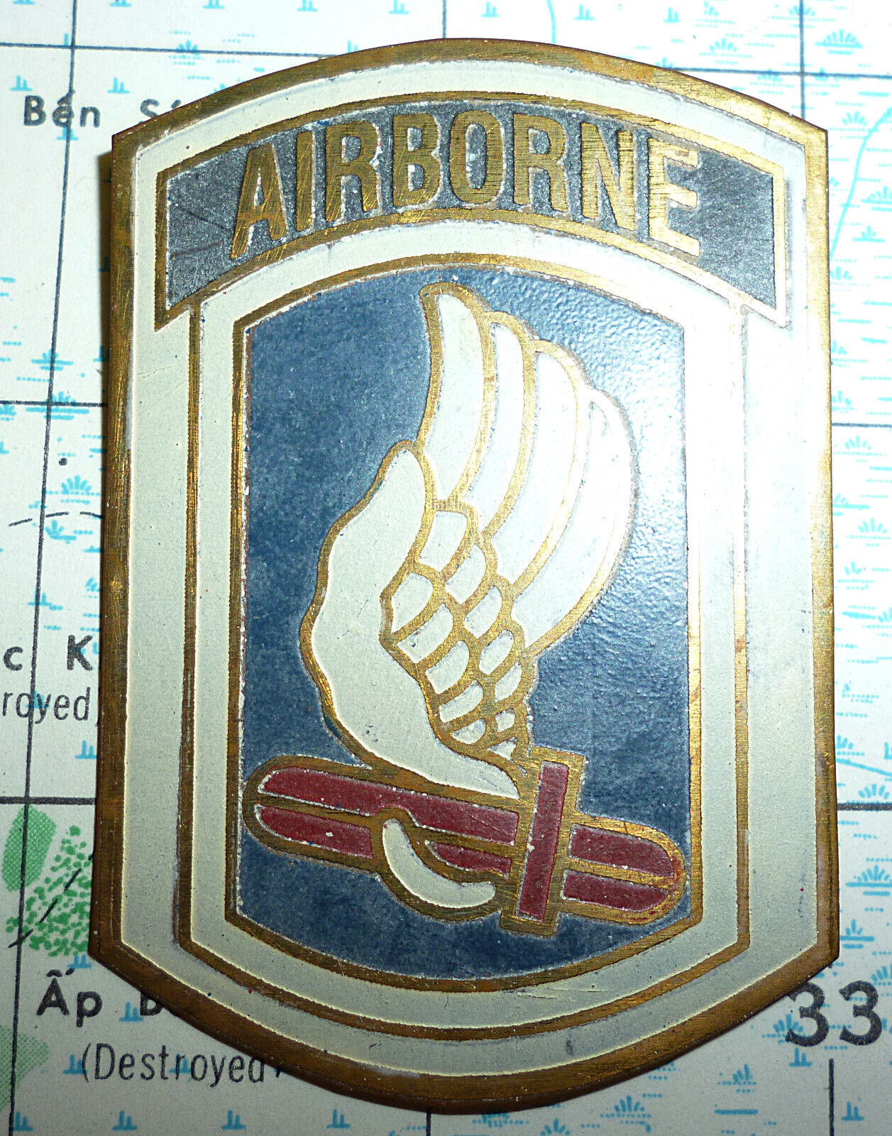 JUNCTION CITY - Rare Beercan Badge - US 173rd AIRBORNE - Vietnam War - K.007