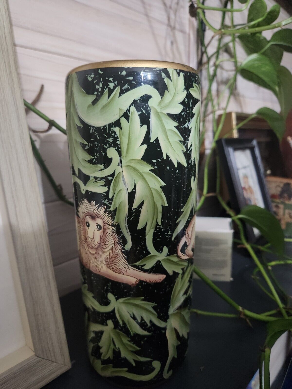VTG Tropical Hand Painted Vase Unique Decorative Lion in Amazon Jungle 10 Inch