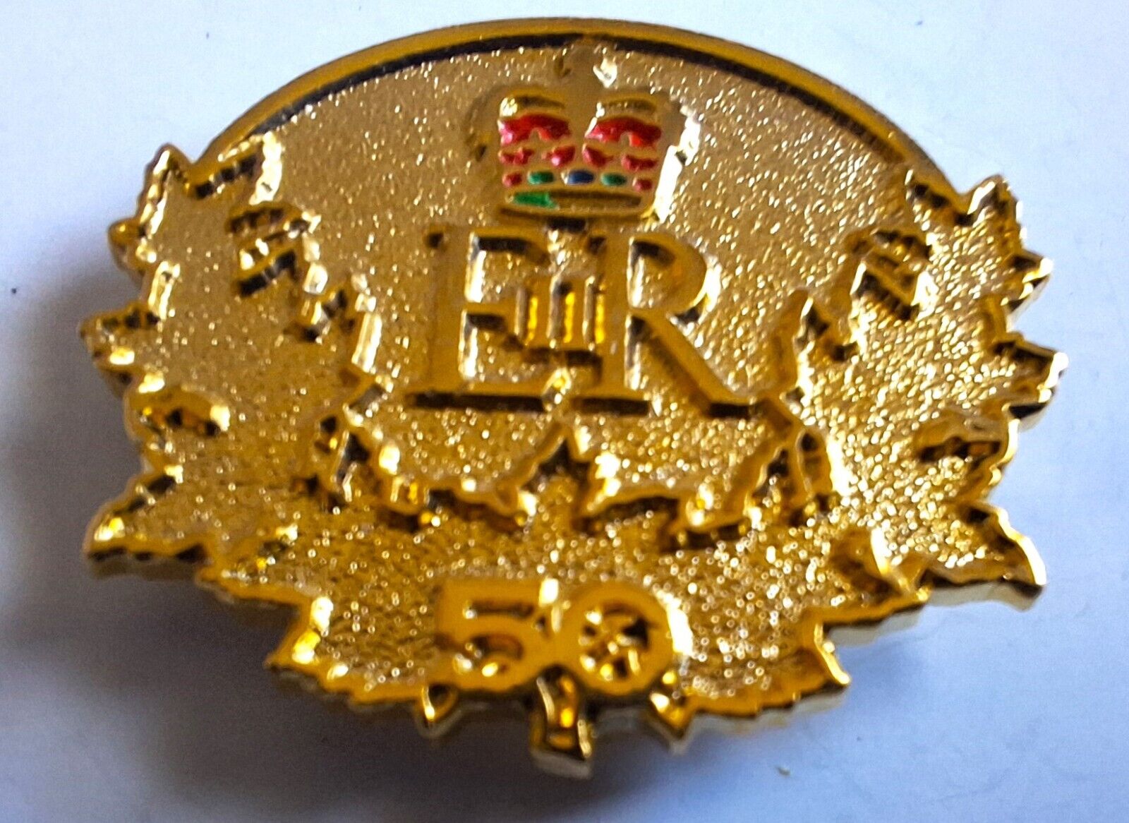 Queen Elizabeth II, 50 Anniversary Elizabeth Regina Lapel Pin Gold Tone E R 2002