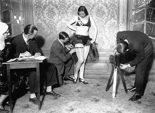 Hollywood's most beautiful legs insured Paris France for half - 1931 Old Photo