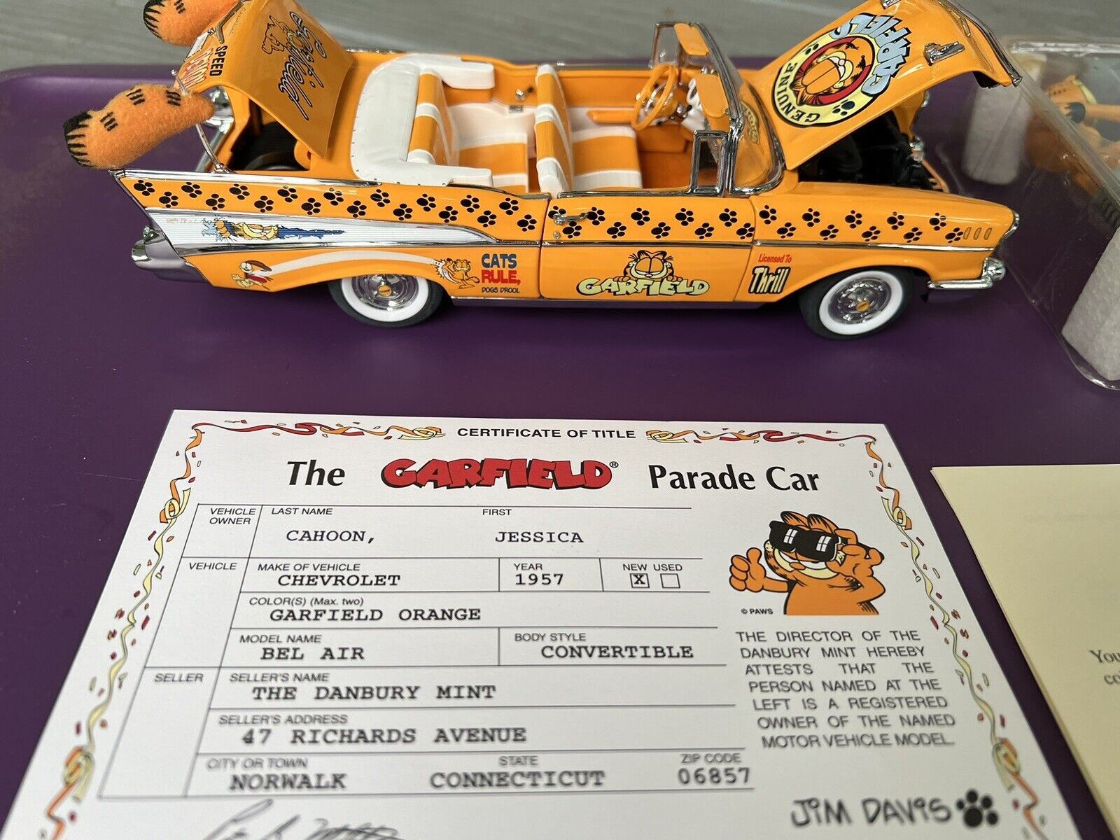 Danbury Mint Garfield 1957 Chevy Bel Air Parade Car W/Garfield & Friends Vintage