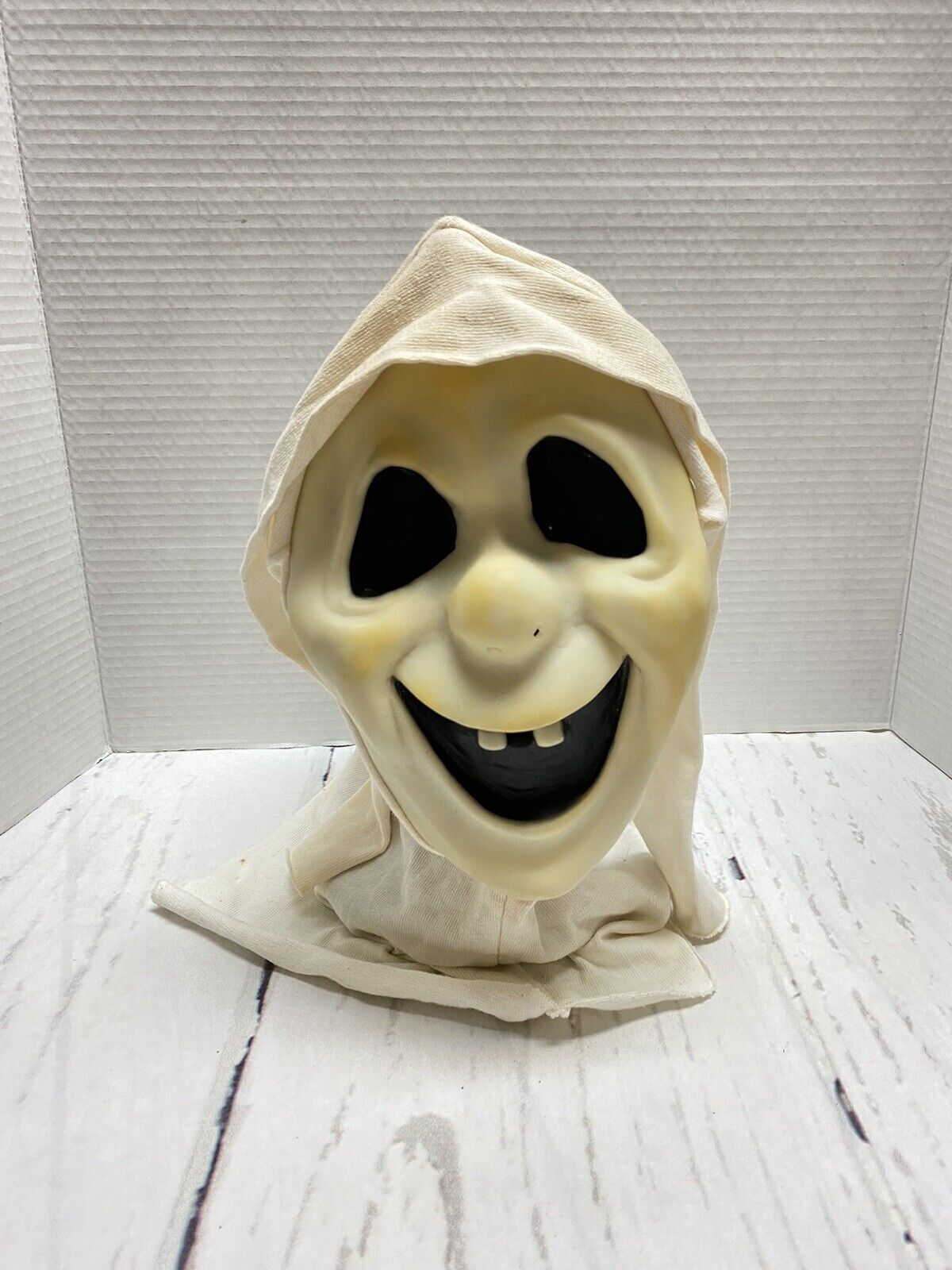 Vtg Fun World Div Goofy Ghost Face Mask Fantastic Faces Gen 1 White Hood 90s