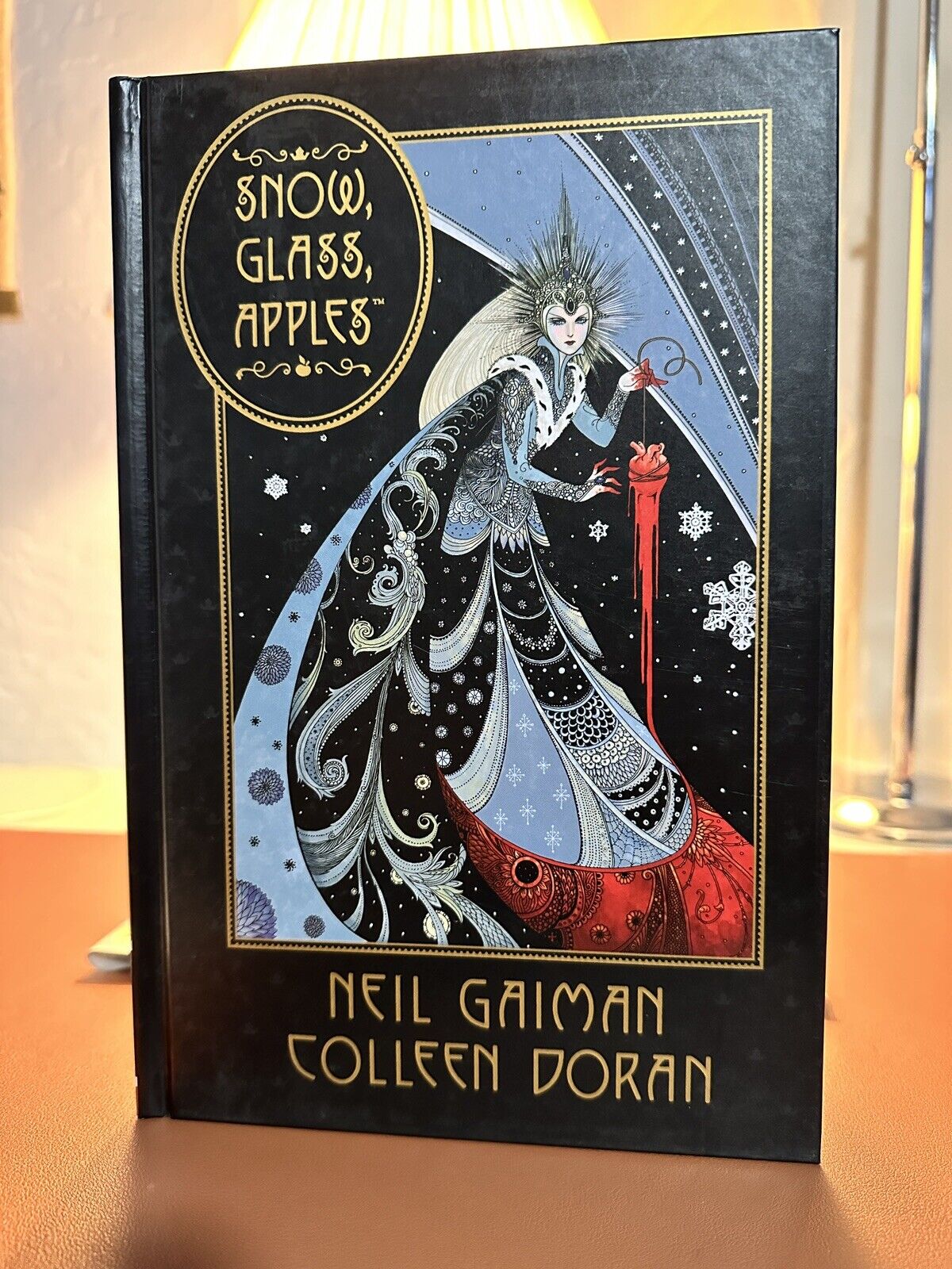 Neil Gaiman/Colleen Doran- Snow, Glass, Apples (Hardback).