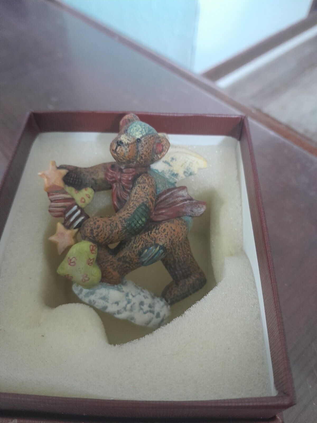 Vintage Susan Winget Old Glory Bear Holding Hearts 1999 in Box
