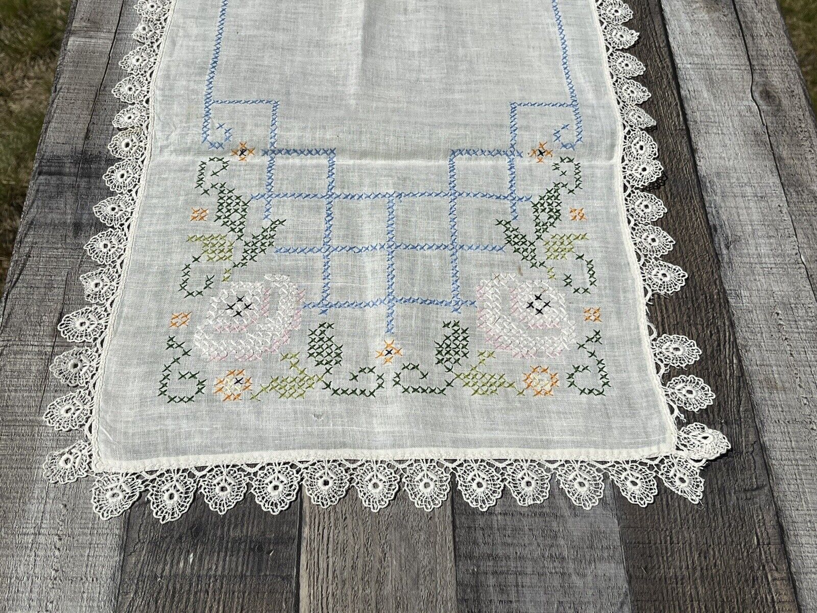Vintage Hand Embroidered Cottage Core Farmhouse Flowers Table Runner Linen 🧵