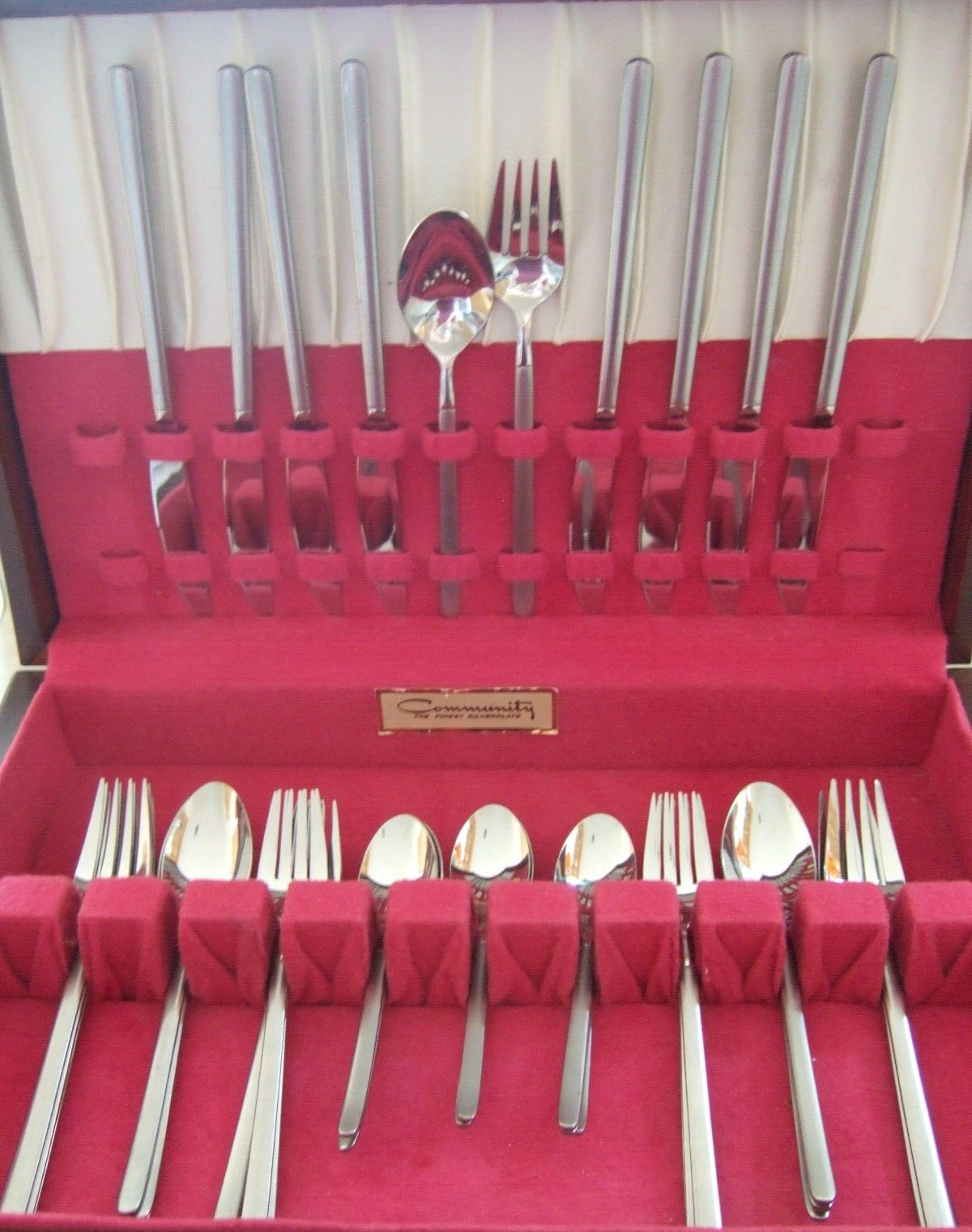 39 Pc SET ONEIDA STAINLESS FLATWARE OHS 296 PATTERN Satin Handles  Contemporary