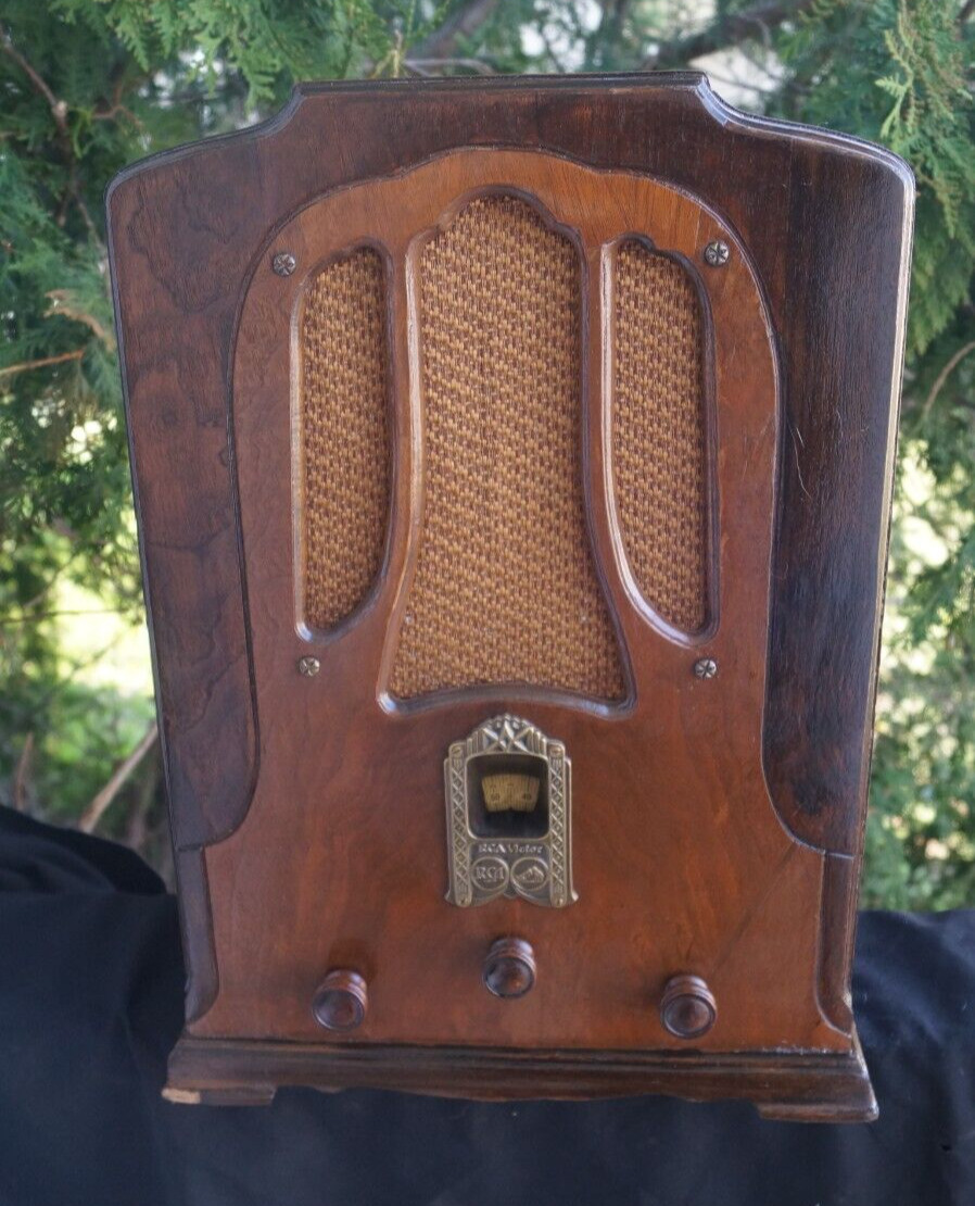 Antique 1932 RCA Victor Model SUPERETTE Tombstone Tube Radio - Works - VERY NICE