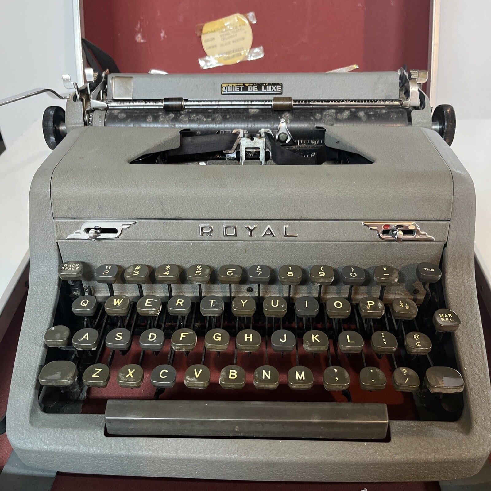 Vintage 1930’s-40’s Royal Quiet Deluxe Manual Typewriter in Case