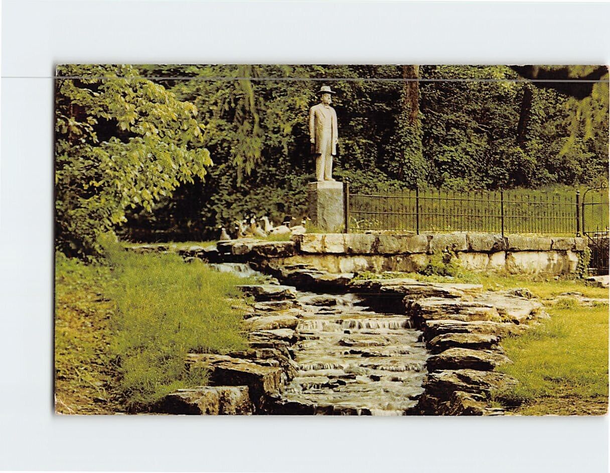 Postcard Jack Daniel\'s Statue & Spring Tennessee USA