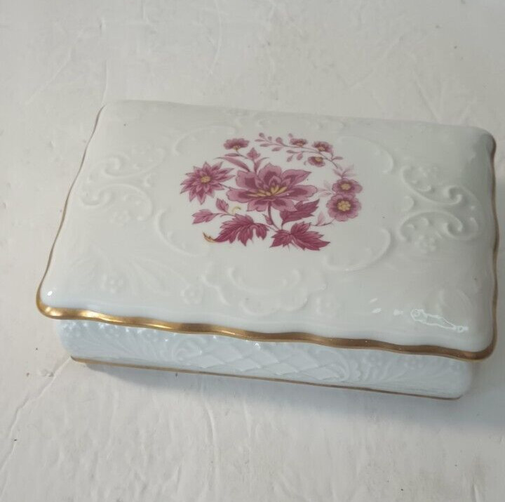 Hand Painted Vintage Porcelain Lidded Trinket Box w/ Roses & Gold Accents2