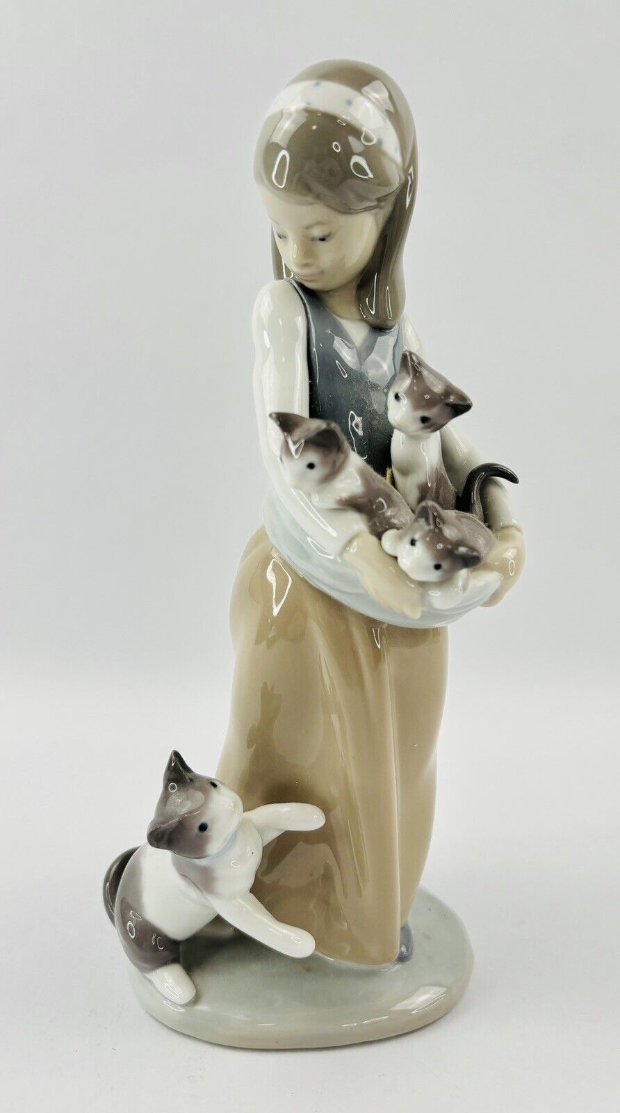 LLADRO SPAIN Girl With Cat And Kittens Figurine #1309 (READ DESCRIPTION)