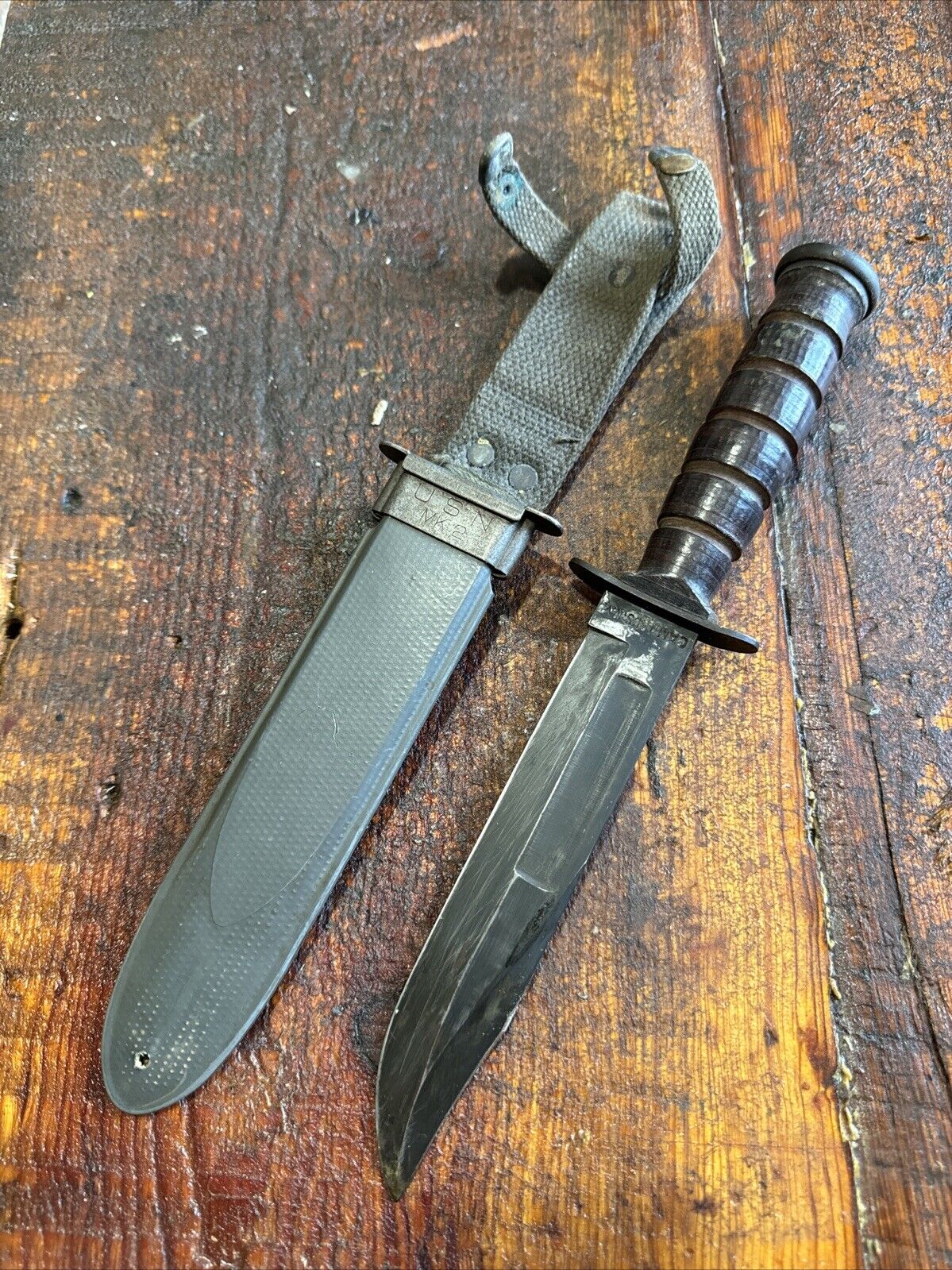 WWII US Navy Mk2 Fighting Knife USN Mark 2 Camillus N.Y. With Scabbard. (72)
