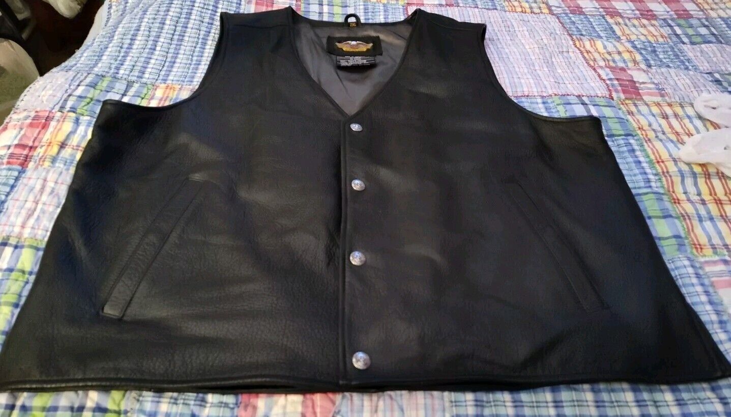 HARLEY DAVIDSON-Genuine Leather vest Men's 2XL black W/snap Buttons/Looks Great