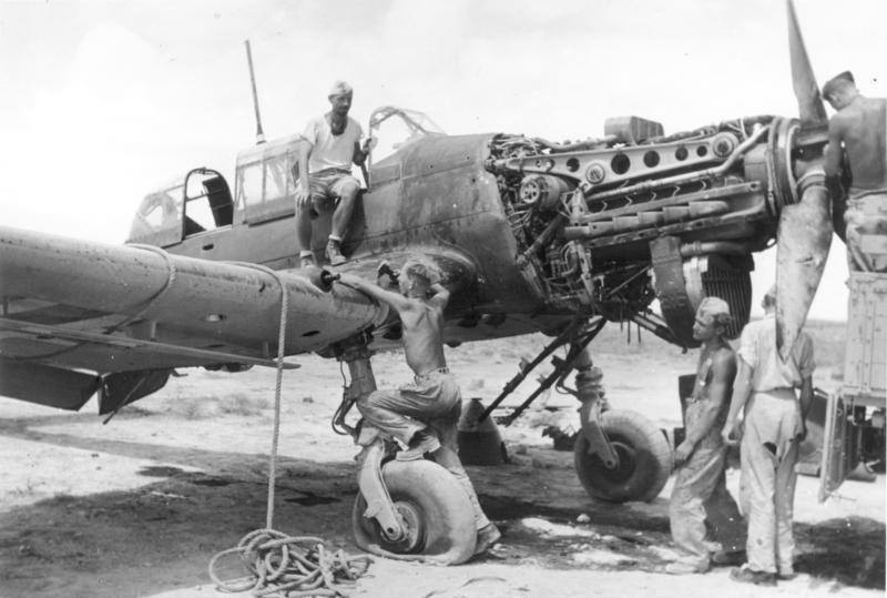 WWII B&W Photo German Luftwaffe Ju87 Stuka Africa  WW2 World War Two  / 6047