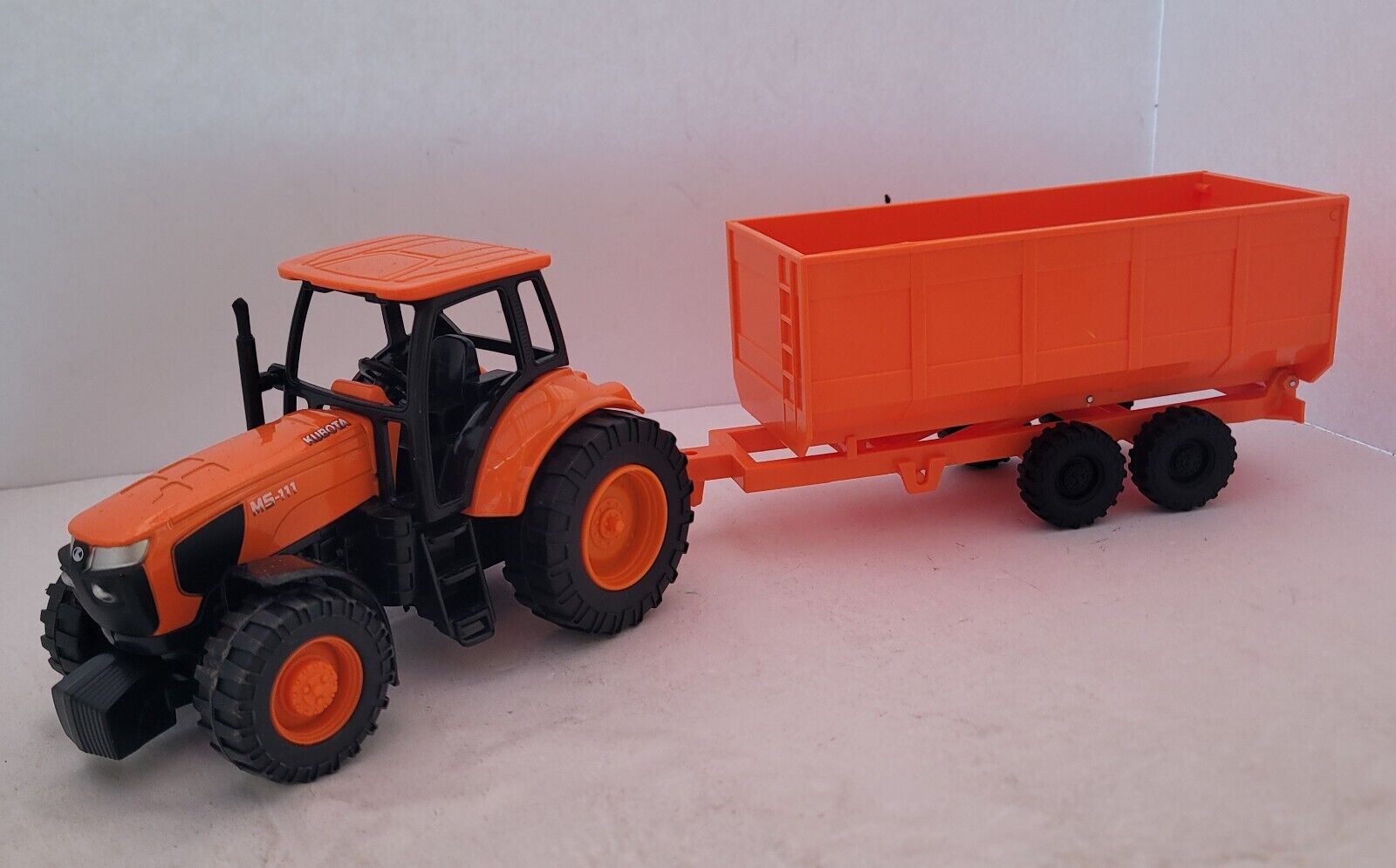 New Ray 1/32 Plastic Kubota M5-111 Tractor and Dump Trailer Set Open No Box