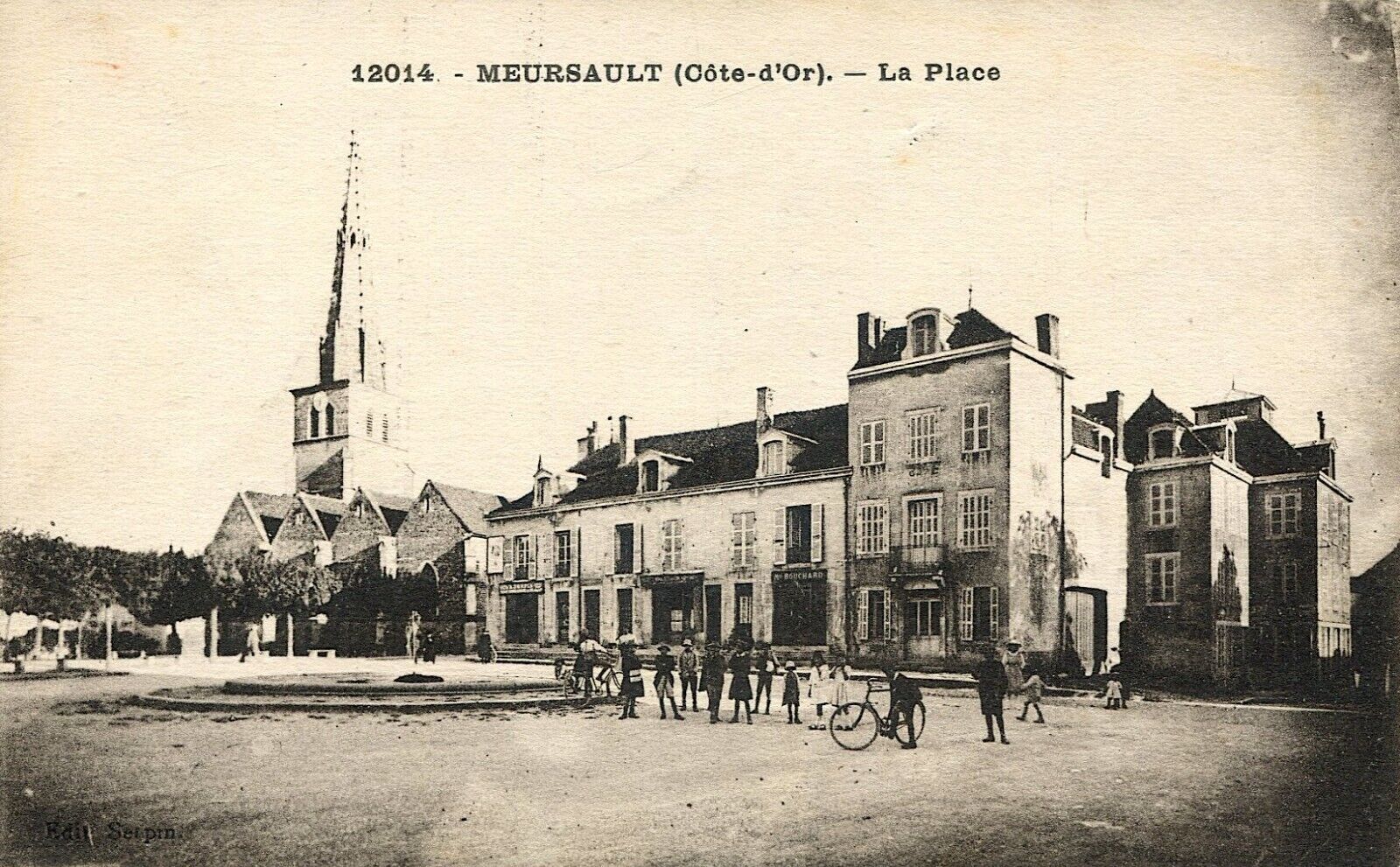 CPA 21 - Meursault - the central square