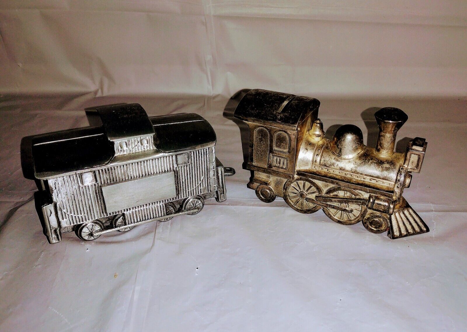 Vintage Lot Of 2 Banthrico Train Banks Engine Caboose