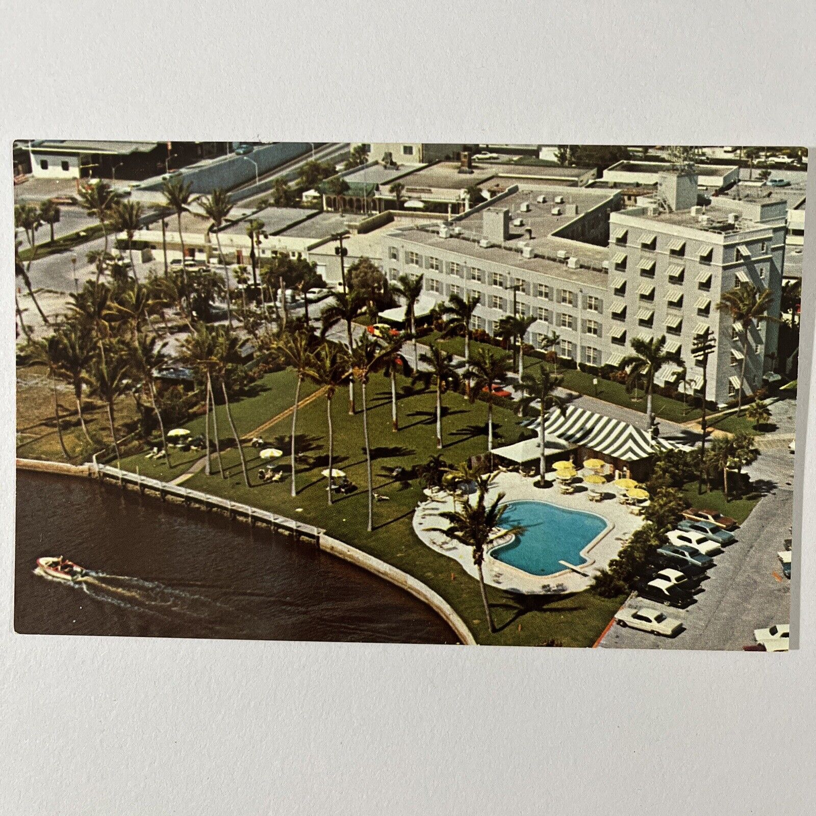 Vintage Postcard Florida Ft Lauderdale Riverside Hotel  Jet Ski Pool Cars⭐️