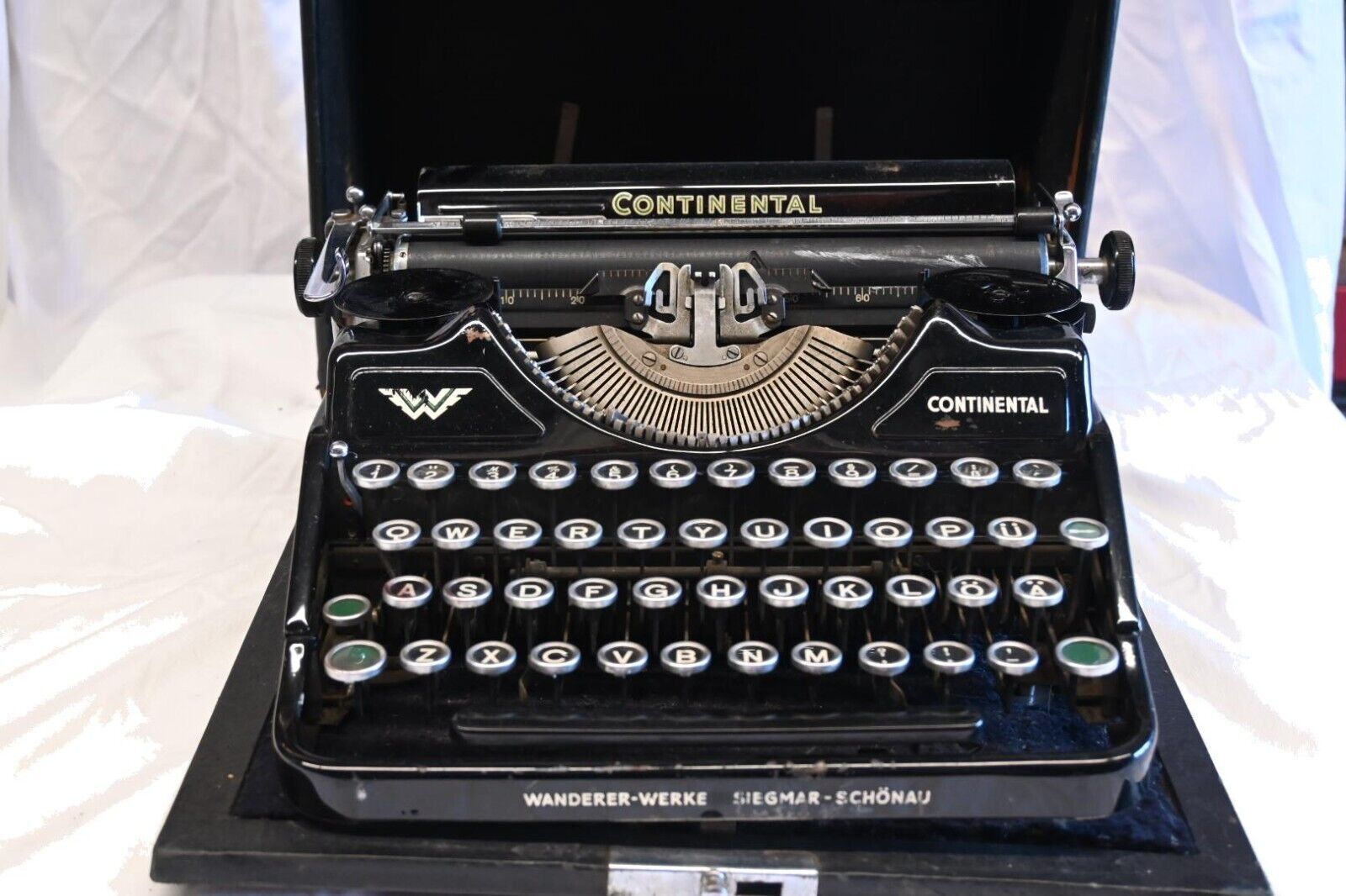 Vintage Continental Wanderer-Werke Typewriter