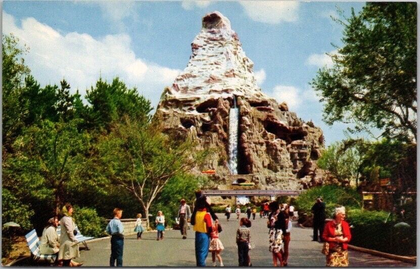 Vintage DISNEYLAND Anaheim CA Postcard Matterhorn Tomorrowland Scene E-17 Unused