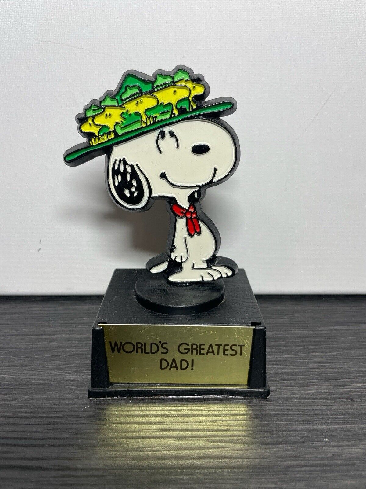 Peanuts Aviva Snoopy Gram Trophy World\'s Greatest Dad White Back Figure 1972