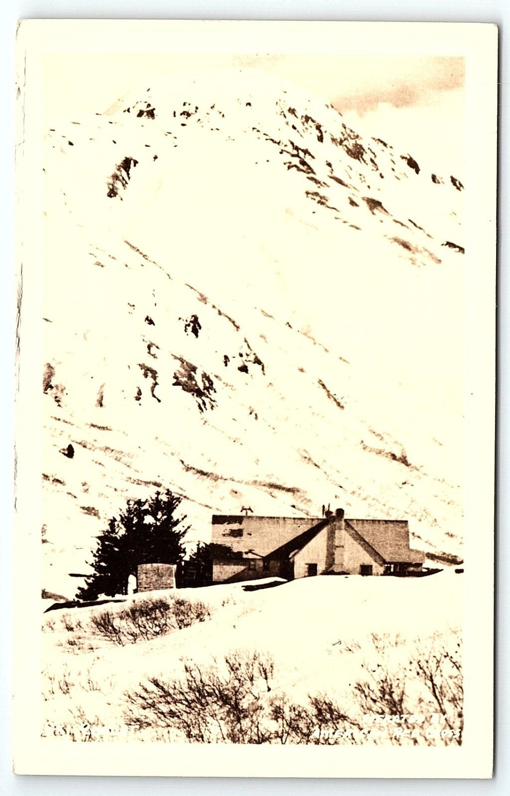 1930s KODIAK ALASKA SKI CHALET OPERATED AMERICAN RED CROSS RPPC POSTCARD P3900