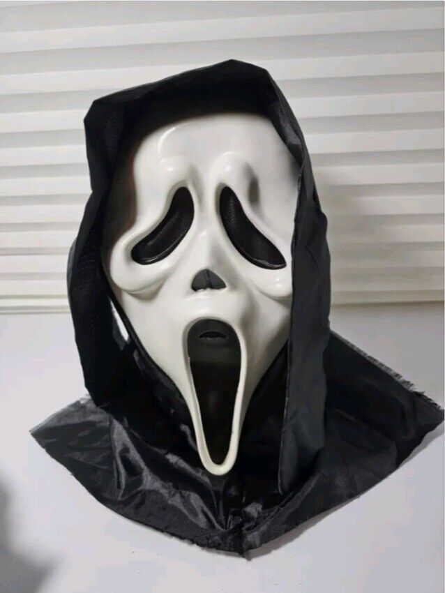2010 Scream 4 TD Reshoot Mask NO GLOW stamped 