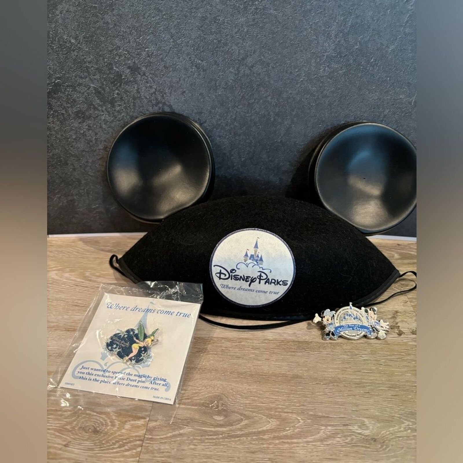 Disneyland “Where Dreams Come True” collection: Mouse Ears and 2 pins
