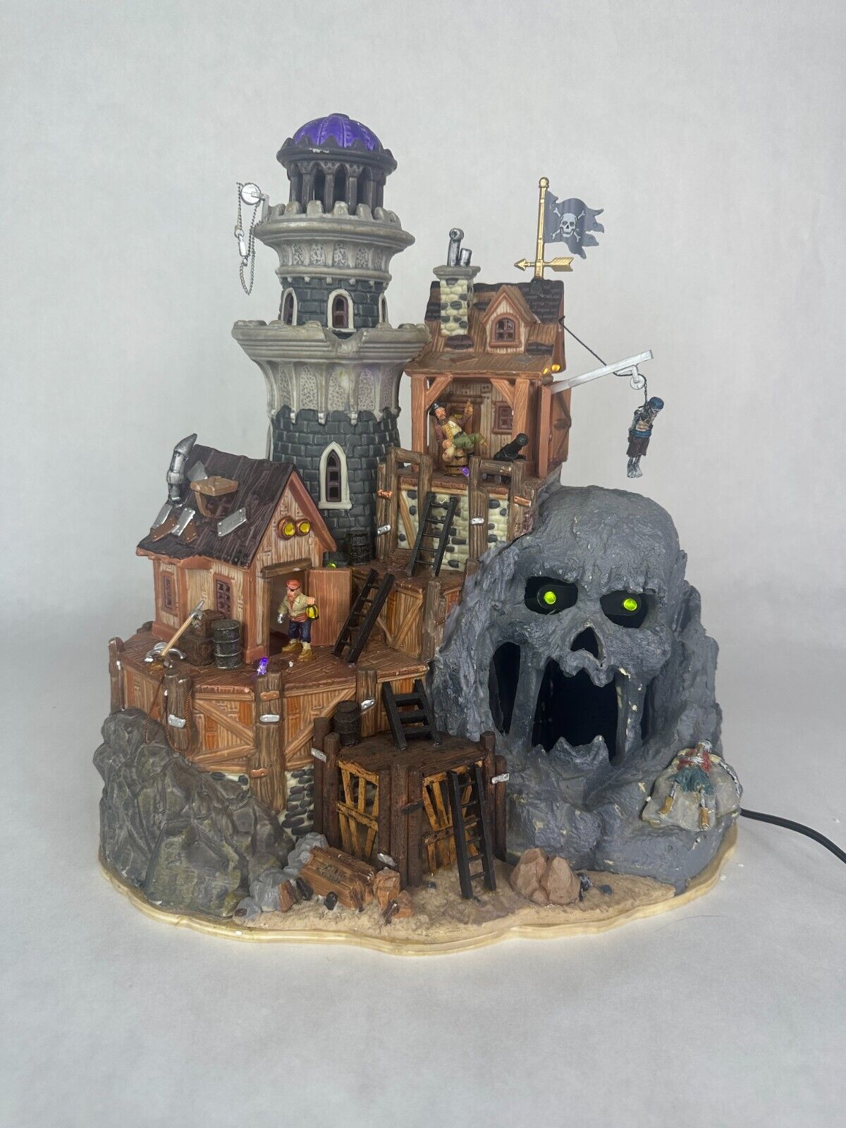 Lemax Spooky Town ISLE OF DOOM LIGHTHOUSE 2006 WORKS w box Halloween Collection 
