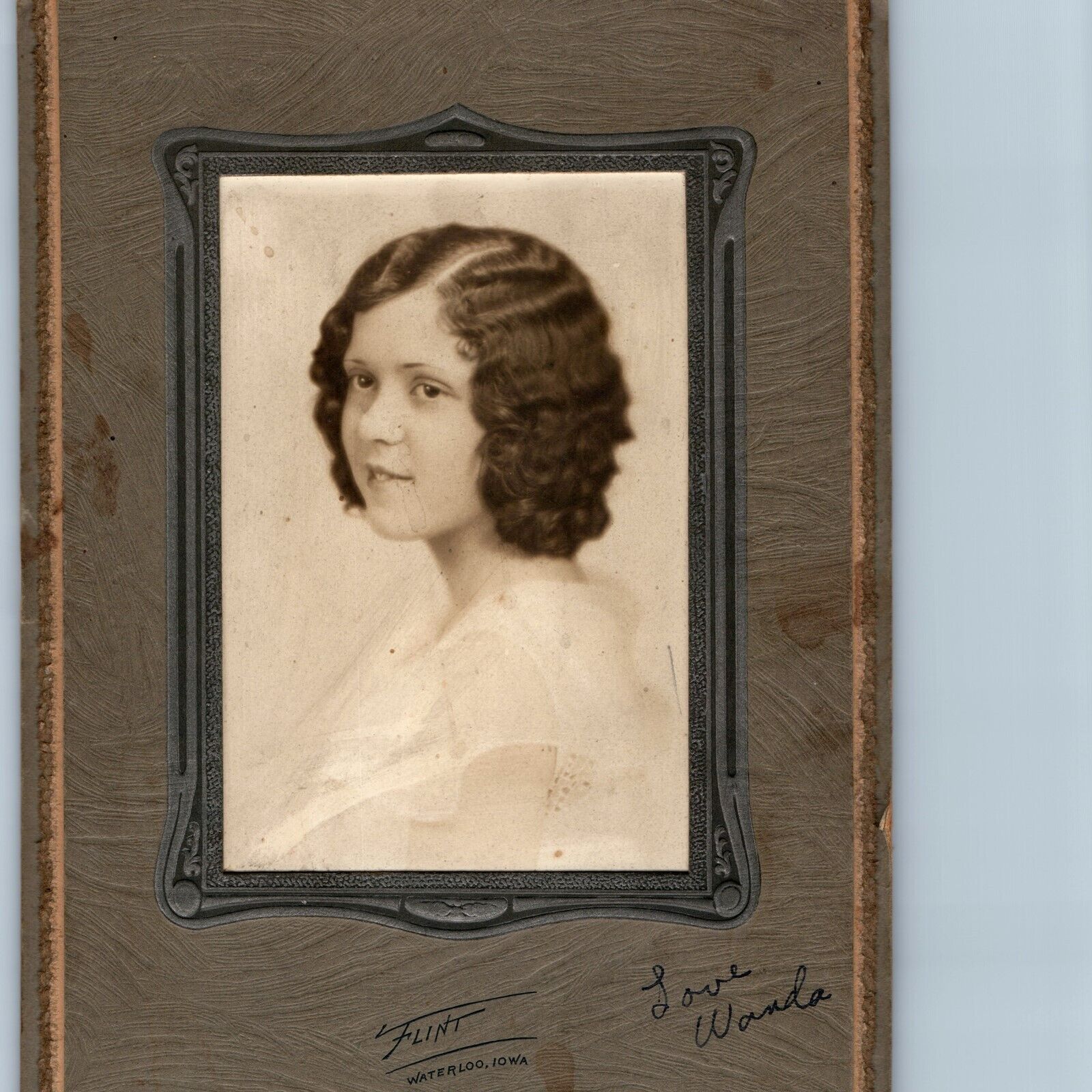 c1920s Waterloo, Iowa Cute Young Lady Girl Woman Cabinet Card Flint IA Wanda 8C