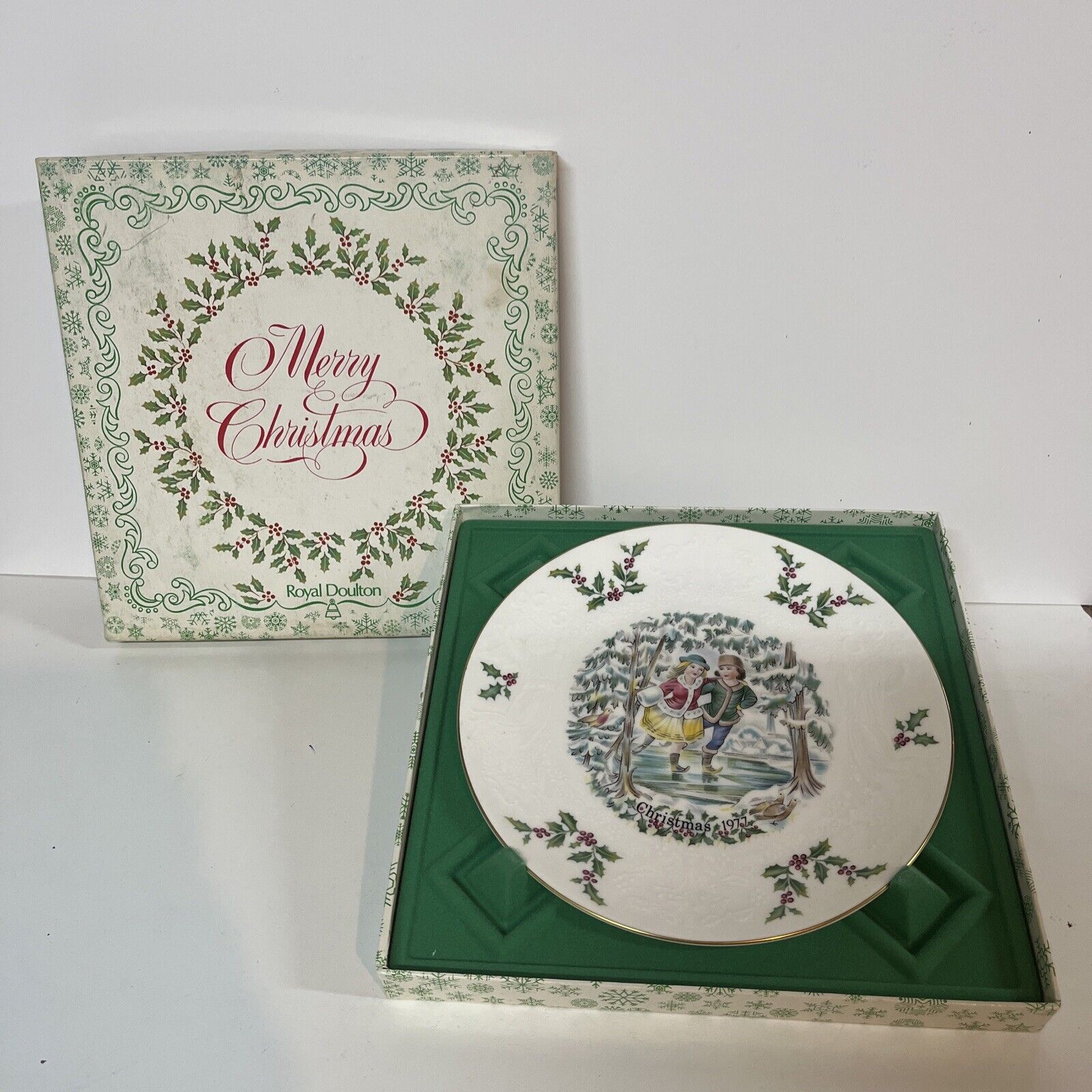 Vintage 1977 Royal Doulton Christmas Plate First In Series with Original Box