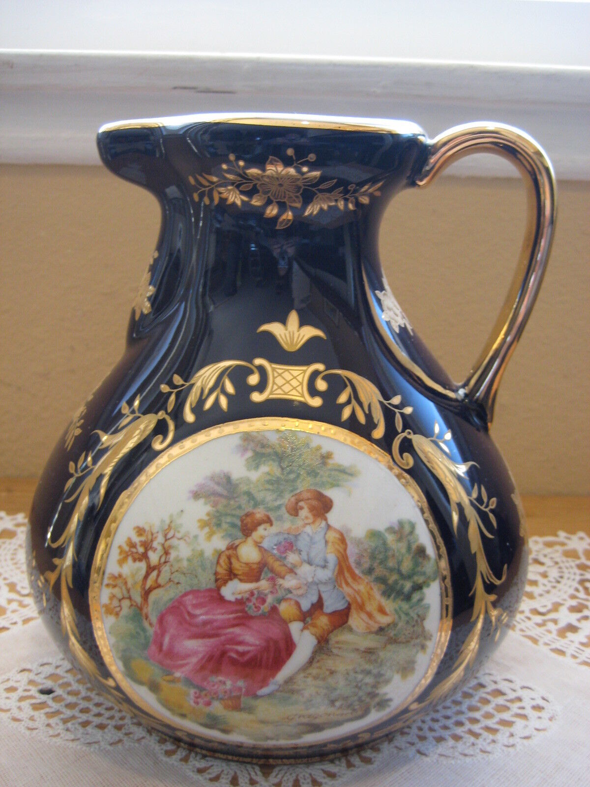 VERY BEAUTIFUL NAVY BLUE/GOLD PORCELAIN PITCHER VASE, MADE IN CHINA