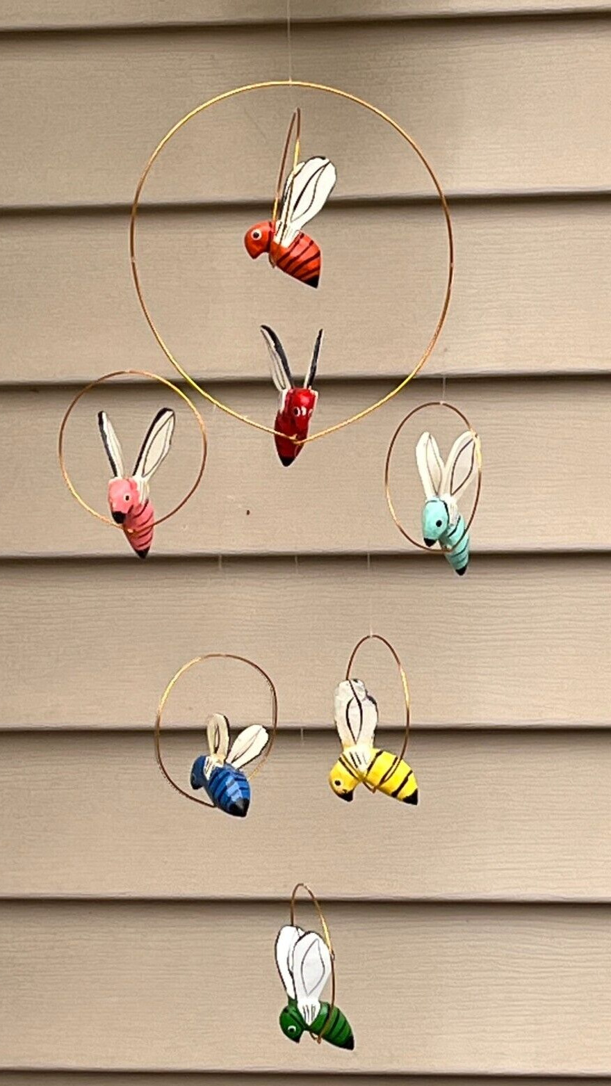 Vtg 7 Colorful Hand Painted Wooden Bees Mobile on Metal Rings Retro Decor, RARE